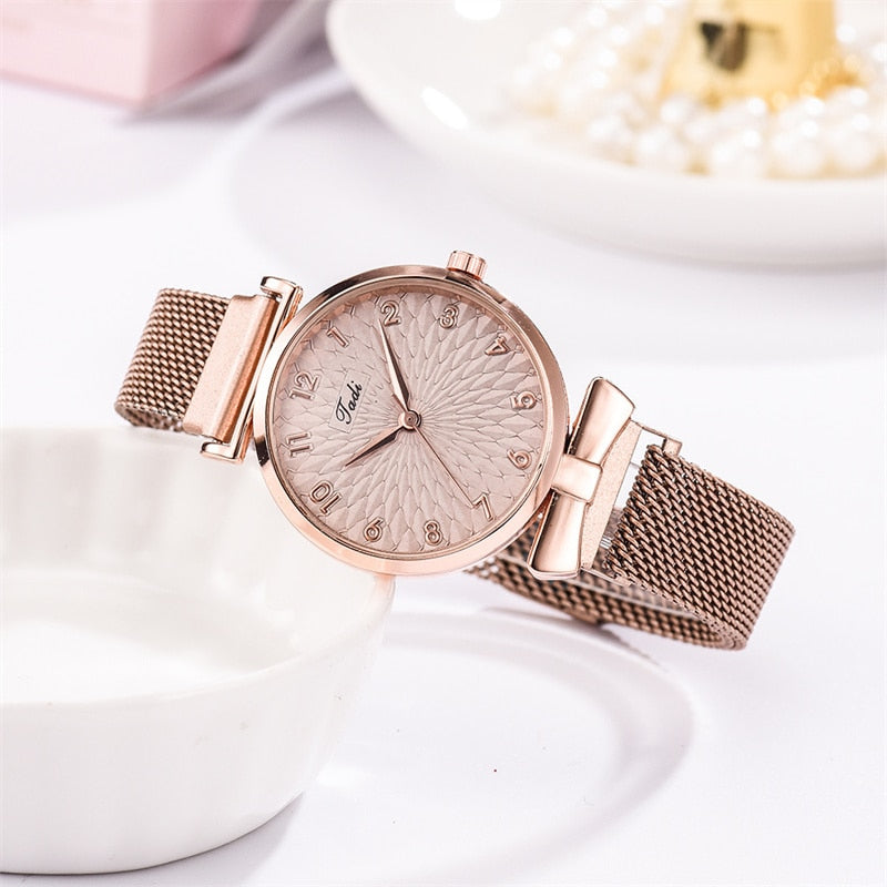Relógio Luxuoso Quartzo + Pulseira Magnética de Brinde ( Promoção especial Mês das Mães)